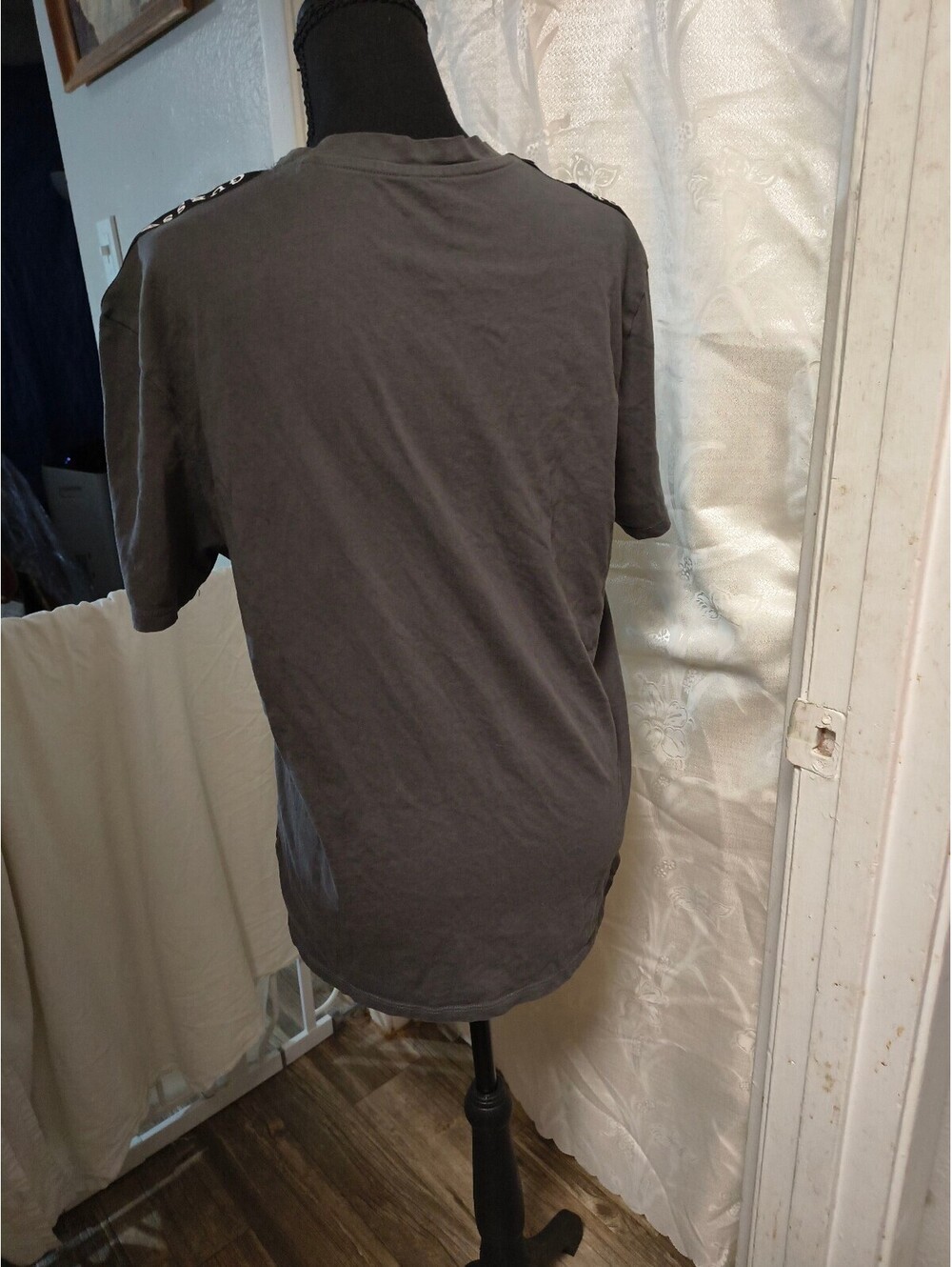 Guess Los Angeles Black T-Shirt with Logo Tape on Sleeves - Picture 5 of 14